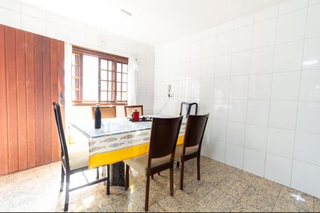 Casa à venda com 391m², 5 quartos e 3 vagas Casa à venda com 391m², 5 quartos e 3 vagasCozinha