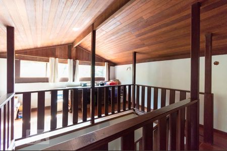 Casa à venda com 391m², 5 quartos e 3 vagas Casa à venda com 391m², 5 quartos e 3 vagasSótão