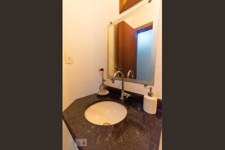 Casa à venda com 391m², 5 quartos e 3 vagas Casa à venda com 391m², 5 quartos e 3 vagasLavabo