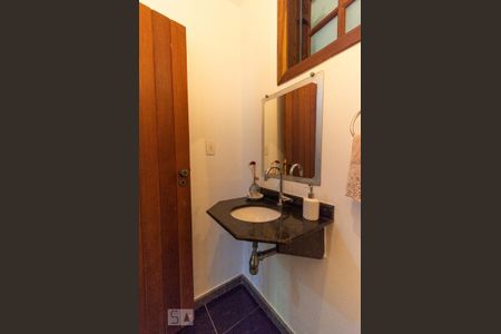 Casa à venda com 391m², 5 quartos e 3 vagas Casa à venda com 391m², 5 quartos e 3 vagasLavabo