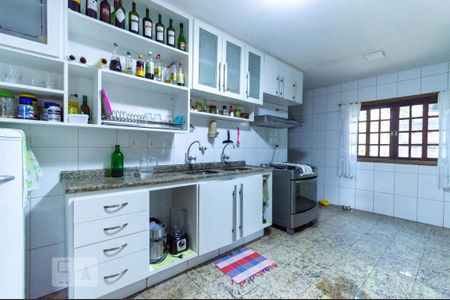 Casa à venda com 391m², 5 quartos e 3 vagas Casa à venda com 391m², 5 quartos e 3 vagasCozinha