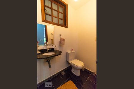 Casa à venda com 391m², 5 quartos e 3 vagas Casa à venda com 391m², 5 quartos e 3 vagasLavabo