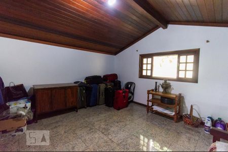 Casa à venda com 391m², 5 quartos e 3 vagas Casa à venda com 391m², 5 quartos e 3 vagasQuarto 4