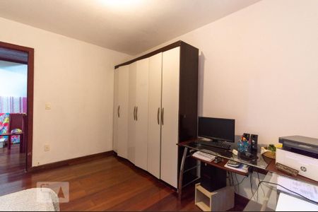 Casa à venda com 391m², 5 quartos e 3 vagas Casa à venda com 391m², 5 quartos e 3 vagasQuarto 3