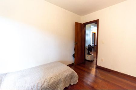 Casa à venda com 391m², 5 quartos e 3 vagas Casa à venda com 391m², 5 quartos e 3 vagasQuarto 3