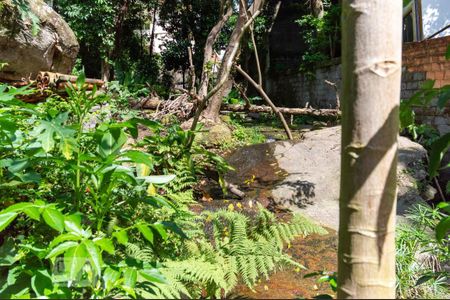 Casa à venda com 391m², 5 quartos e 3 vagas Casa à venda com 391m², 5 quartos e 3 vagasQuintal