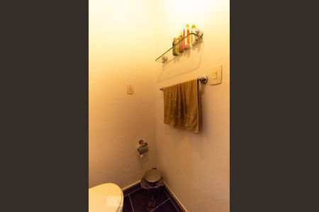 Casa à venda com 391m², 5 quartos e 3 vagas Casa à venda com 391m², 5 quartos e 3 vagasLavabo