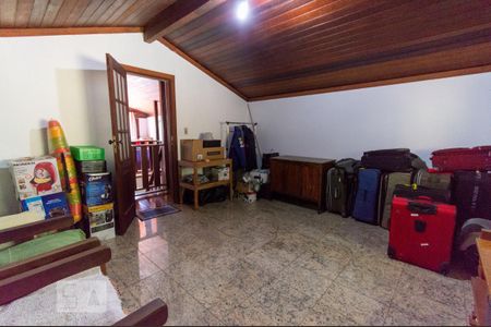 Casa à venda com 391m², 5 quartos e 3 vagas Casa à venda com 391m², 5 quartos e 3 vagasQuarto 4