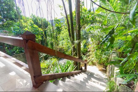 Casa à venda com 391m², 5 quartos e 3 vagas Casa à venda com 391m², 5 quartos e 3 vagasVaranda