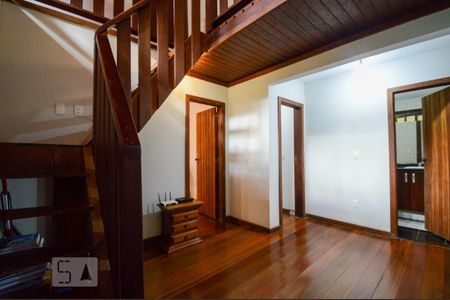 Casa à venda com 391m², 5 quartos e 3 vagas Casa à venda com 391m², 5 quartos e 3 vagasHall dos Quartos