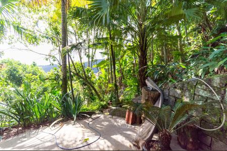 Casa à venda com 391m², 5 quartos e 3 vagas Casa à venda com 391m², 5 quartos e 3 vagasVista da Suíte