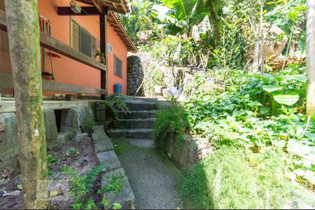 Casa à venda com 391m², 5 quartos e 3 vagas Casa à venda com 391m², 5 quartos e 3 vagasQuintal