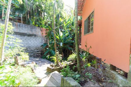 Casa à venda com 391m², 5 quartos e 3 vagas Casa à venda com 391m², 5 quartos e 3 vagasQuintal