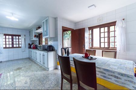 Casa à venda com 391m², 5 quartos e 3 vagas Casa à venda com 391m², 5 quartos e 3 vagasCozinha