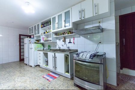 Casa à venda com 391m², 5 quartos e 3 vagas Casa à venda com 391m², 5 quartos e 3 vagasCozinha