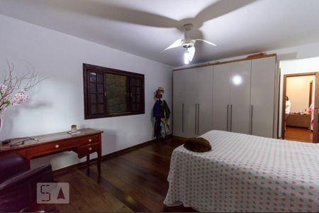 Casa à venda com 391m², 5 quartos e 3 vagas Casa à venda com 391m², 5 quartos e 3 vagasSuíte