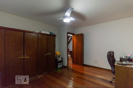 Casa à venda com 391m², 5 quartos e 3 vagas Casa à venda com 391m², 5 quartos e 3 vagasQuarto 2