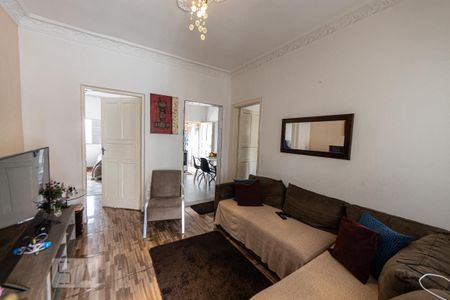 Casa à venda com 240m², 2 quartos e 2 vagas Casa à venda com 240m², 2 quartos e 2 vagasCasa 2