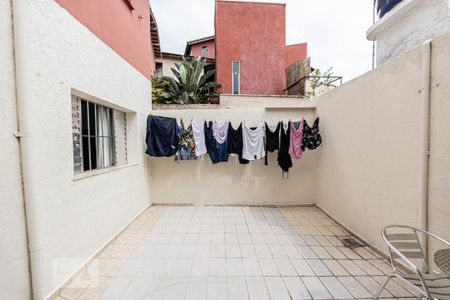 Casa à venda com 240m², 2 quartos e 2 vagas Casa à venda com 240m², 2 quartos e 2 vagasCasa 1