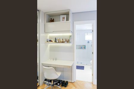 Apartamento à venda com 121m², 2 quartos e 2 vagasEscritório