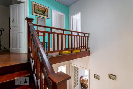 Casa para alugar com 240m², 3 quartos e 4 vagas Casa para alugar com 240m², 3 quartos e 4 vagasEscada