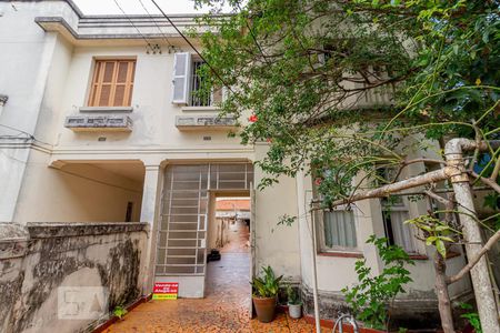 Casa para alugar com 240m², 3 quartos e 4 vagas Casa para alugar com 240m², 3 quartos e 4 vagasFachada