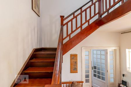 Casa para alugar com 240m², 3 quartos e 4 vagas Casa para alugar com 240m², 3 quartos e 4 vagasEscada