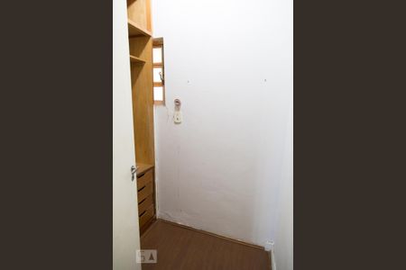 Apartamento à venda com 107m², 3 quartos e sem vaga Apartamento à venda com 107m², 3 quartos e sem vagaCloset