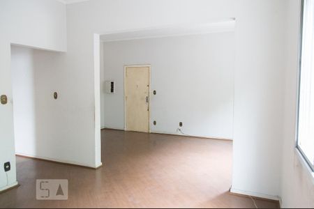Apartamento à venda com 107m², 3 quartos e sem vaga Apartamento à venda com 107m², 3 quartos e sem vagaSala