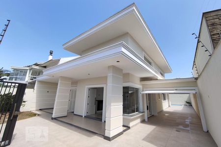 Casa à venda com 217m², 3 quartos e 5 vagasFachada