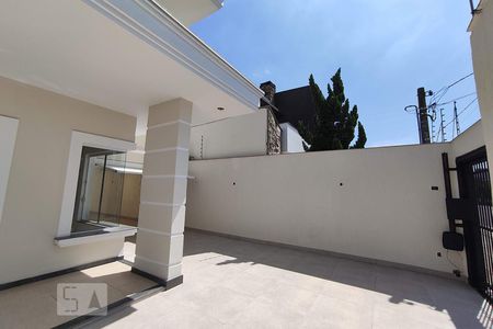 Casa à venda com 217m², 3 quartos e 5 vagasPátio