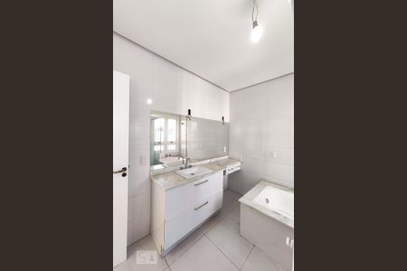 Casa à venda com 217m², 3 quartos e 5 vagasBanheiro da Suíte