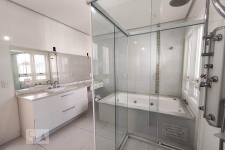 Casa à venda com 217m², 3 quartos e 5 vagasBanheiro da Suíte