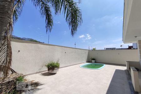Casa à venda com 217m², 3 quartos e 5 vagasPiscina