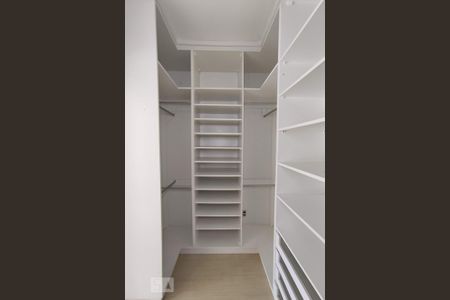 Casa à venda com 217m², 3 quartos e 5 vagasCloset da Suíte