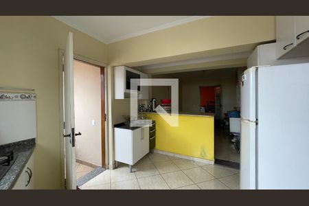 Casa à venda com 100m², 3 quartos e 4 vagasCasa 1 - Cozinha