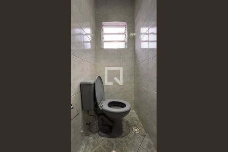 Casa à venda com 100m², 3 quartos e 4 vagasCasa 2 - Banheiro de Serviço