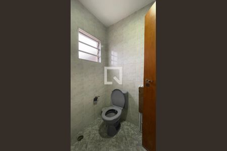 Casa à venda com 100m², 3 quartos e 4 vagasCasa 2 - Banheiro de Serviço