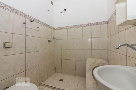 Banheiro de apartamento para alugar com 1 quarto, 46m² em Vila Ipiranga, Porto Alegre