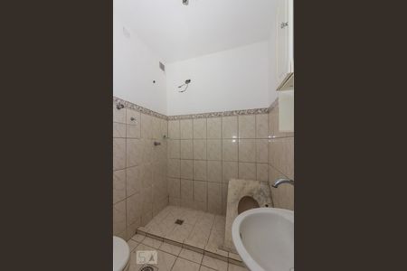 Banheiro de apartamento para alugar com 1 quarto, 46m² em Vila Ipiranga, Porto Alegre