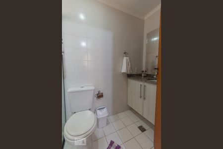 Banheiro da Suíte de apartamento à venda com 3 quartos, 80m² em Jardim do Lago, Campinas