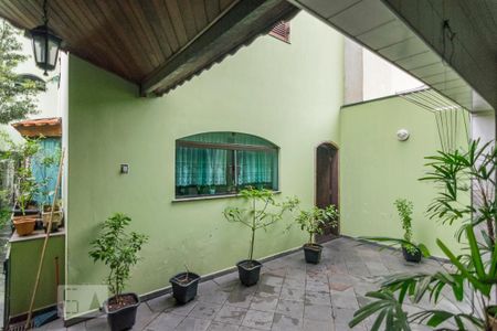 Casa à venda com 230m², 4 quartos e 2 vagasQuintal com Churrasqueira