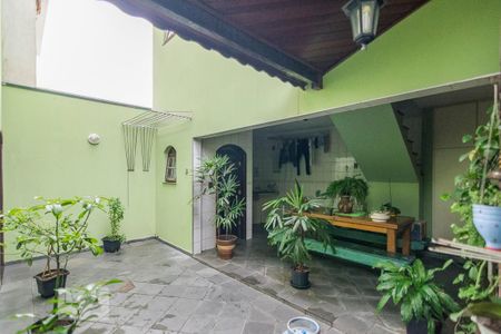 Casa à venda com 230m², 4 quartos e 2 vagasQuintal com Churrasqueira