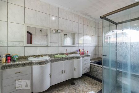 Casa à venda com 230m², 4 quartos e 2 vagasBanheiro da Suíte
