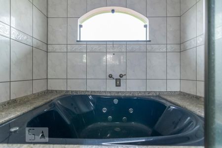 Casa à venda com 230m², 4 quartos e 2 vagasBanheira