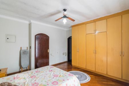 Casa à venda com 230m², 4 quartos e 2 vagasQuarto 1 Suíte