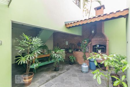 Casa à venda com 230m², 4 quartos e 2 vagasQuintal com Churrasqueira