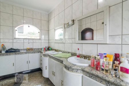 Casa à venda com 230m², 4 quartos e 2 vagasBanheiro da Suíte