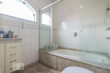Casa à venda com 230m², 4 quartos e 2 vagasBanheiro