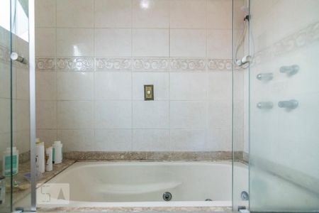 Casa à venda com 230m², 4 quartos e 2 vagasBanheira